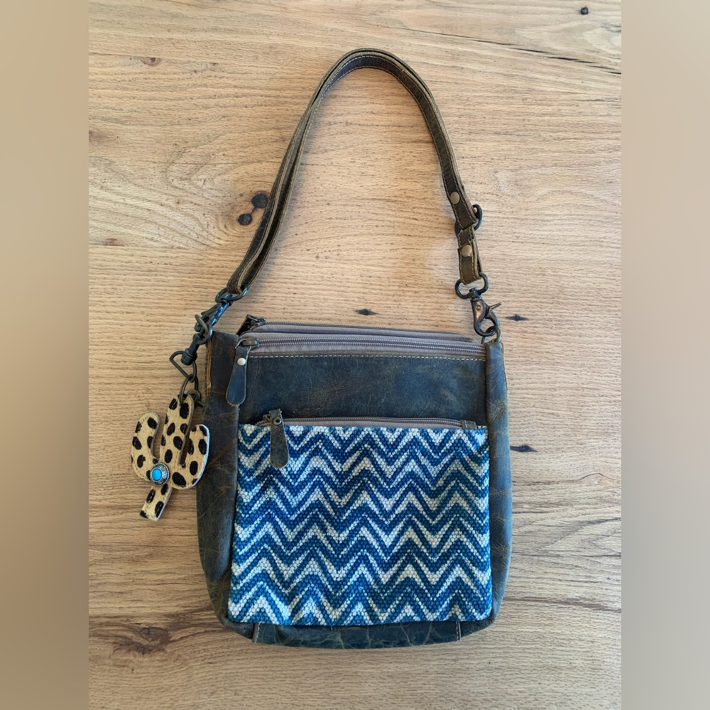 Myra Bag Crossbody Purse 6 Pockets Cowhide and Chevron Tapestry‎ Preloved